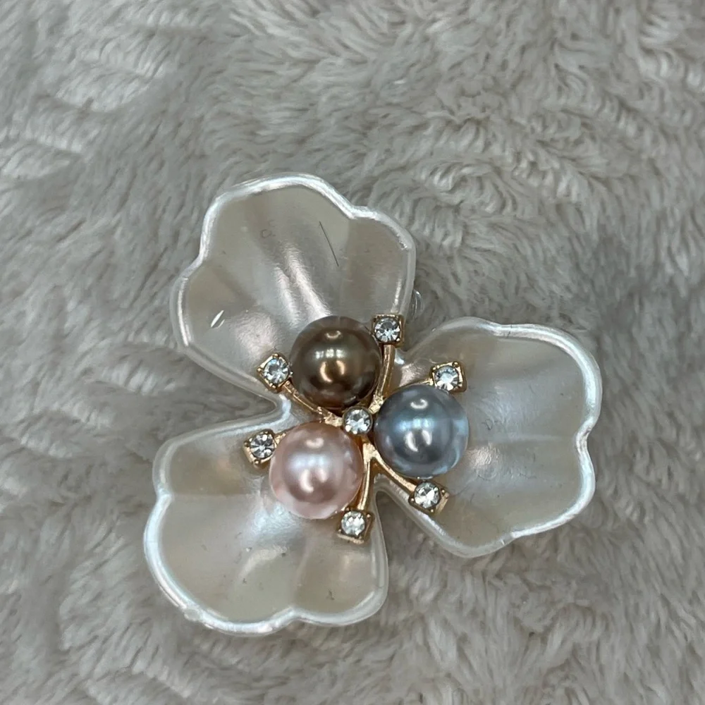 Elegant Floral Pearl Accents‎ for clothing or hair